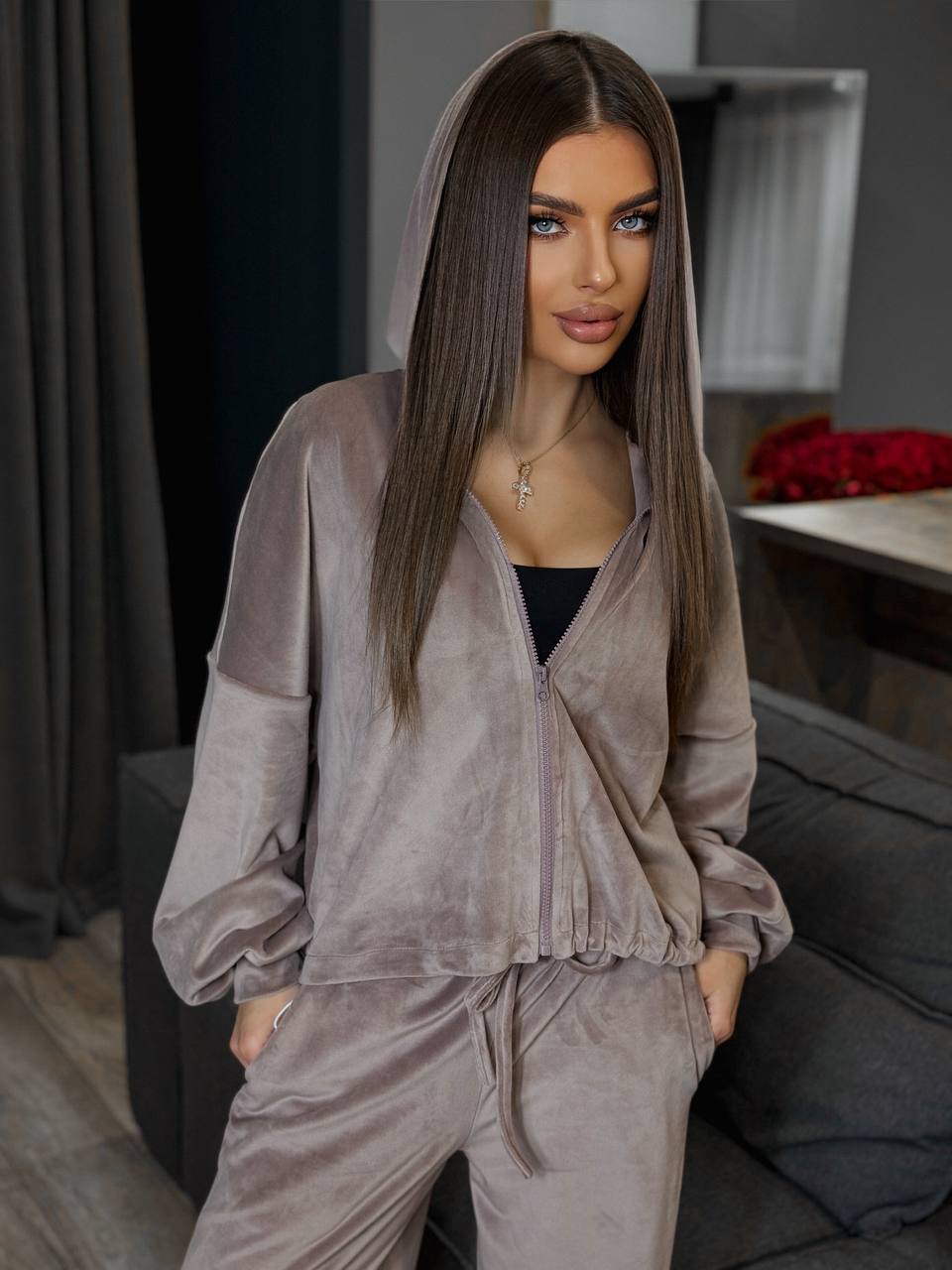 Damen luxuriöses Velours-Cropped-Hoodie und High-Waist Weite Jogginghose Set – Auréline