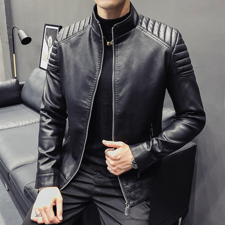 Herren schlanker Kunstleder-Moto-Blouson mit ergonomischen Nähten, Rippenstepp an Schultern und verdeckten Reißverschlusstaschen Echoarchiv