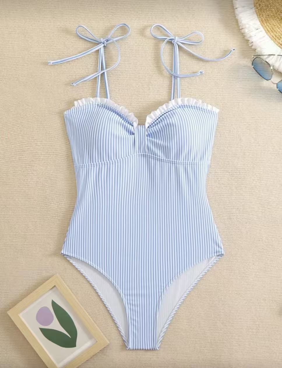 Damen Einteiliges Badeoutfit mit eleganten Raffungen Echo Archiv
