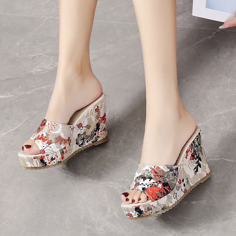 Damen nan Keilabsatzpantolette mit floralem Jacquardstoff und Plateau Echo Archiv