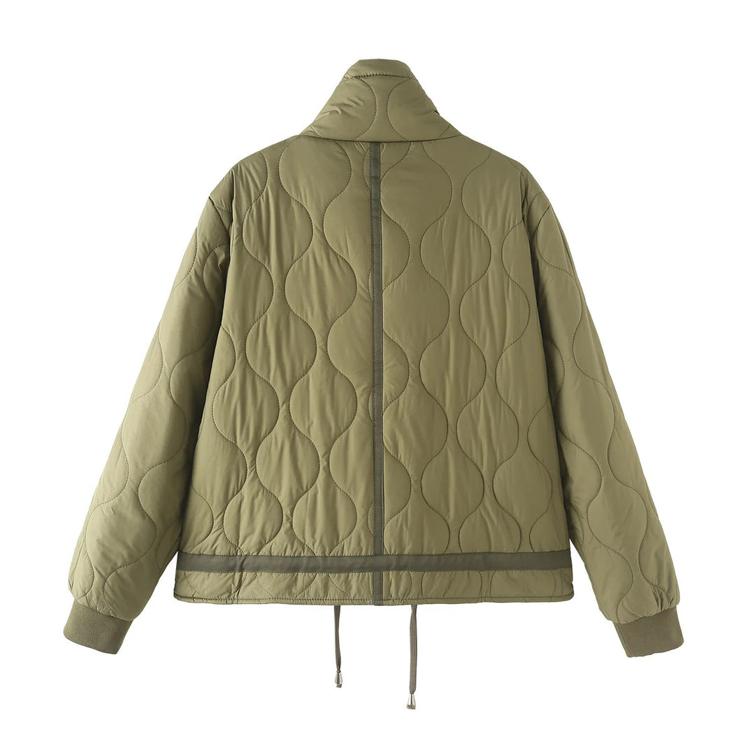 Damen gesteppte Kurzjacke mit hohem Stehkragen, großen Pattentaschen und Kordelzugsaum – Célinea