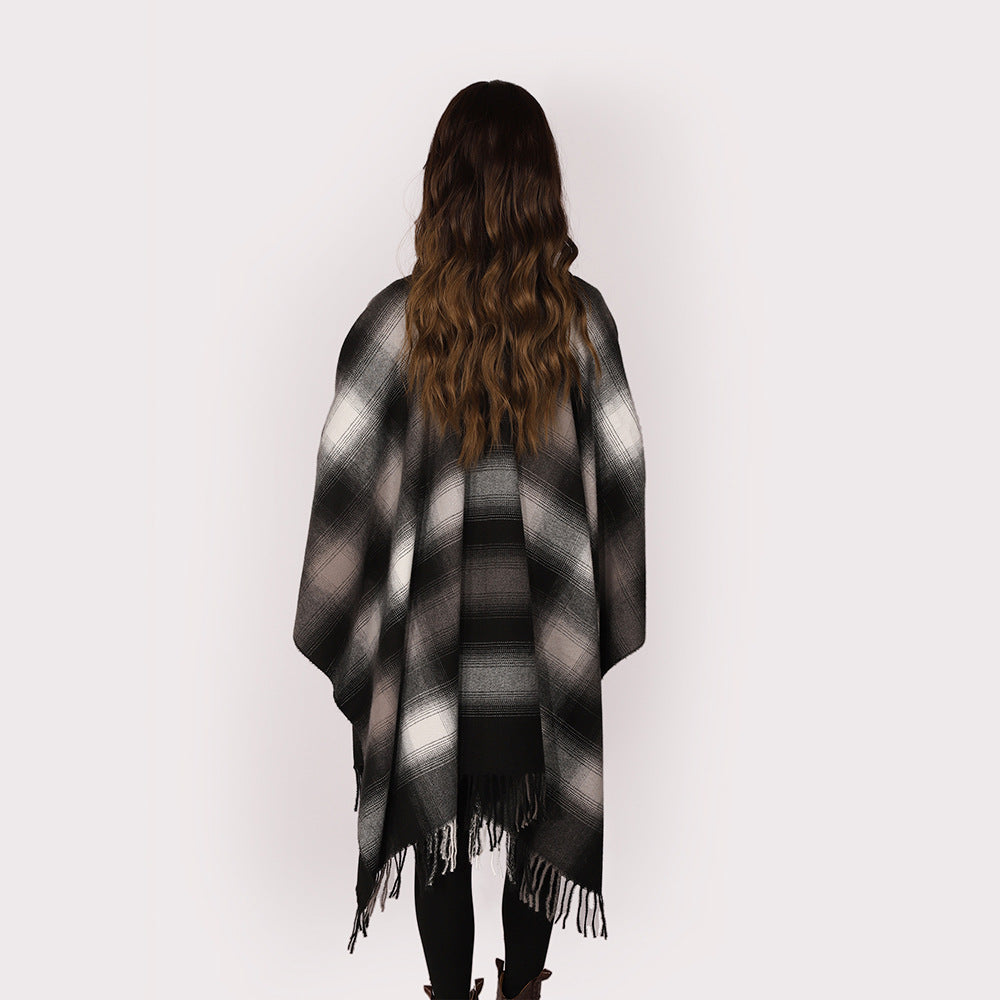 Damen Oversize Wollmix‑Ponchocape mit Ombre‑Karomuster und Fransensaum – Avérine