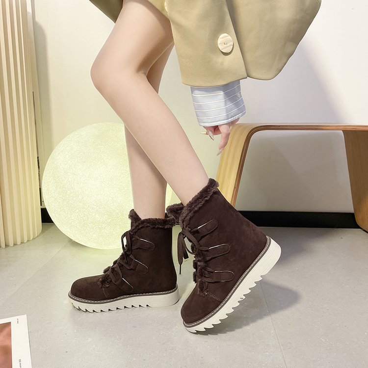 Damen Winterliche Schnür-Boots im Trekking‑Look mit Teddyfutter und gezahnter Keilsohle Echo Archiv