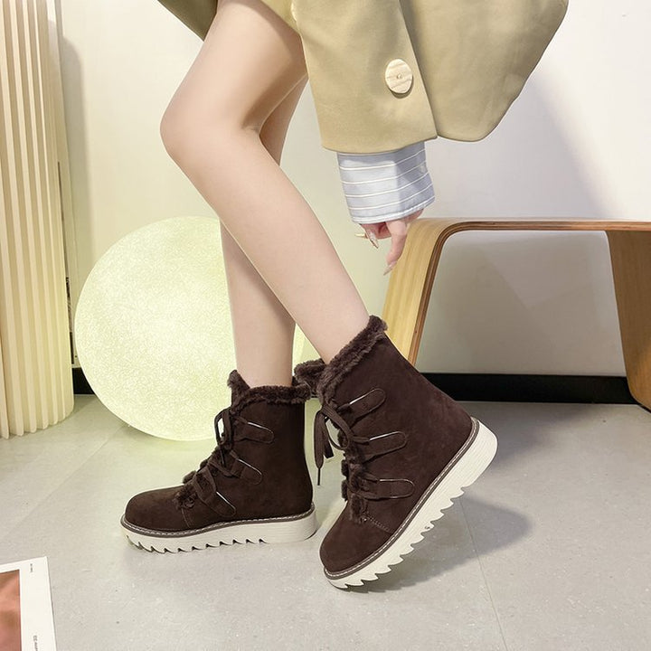 Damen Winterliche Schnür-Boots im Trekking‑Look mit Teddyfutter und gezahnter Keilsohle Echo Archiv