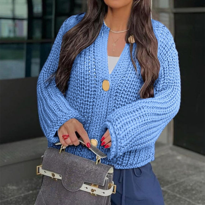 Damen Kurzcardigan im Rippen-Grobstrick mit aufgesetzten Taschen und Statementknöpfen – Veloura