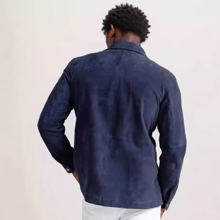 Herren Wildlederjacke mit modernem Stehkragen und praktischen Taschen Echoarchiv