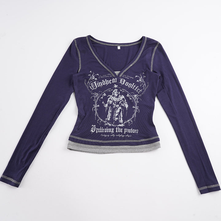 Damen Enganliegendes geripptes Langarm-Top mit V‑Ausschnitt, Kontrastnähten und Gothic-Print – Orélia