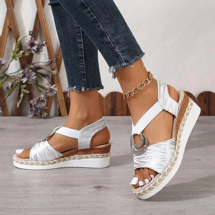 Damen Keil-Sandalen mit Metallic-Optik, dekorativem Ring und Elastik-Fersenriemen Echo Archiv