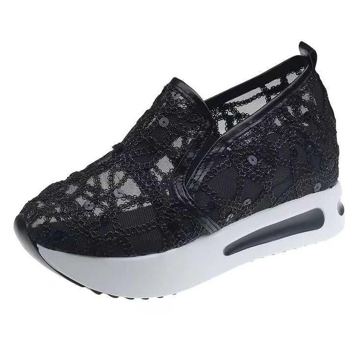 Damen Plateausneaker mit verstecktem Keil und Spitzenbesatz – Névara