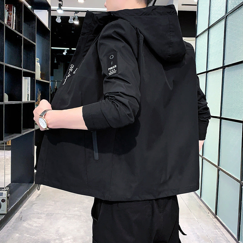 Herren leichte Übergangsjacke mit verstellbarer Kapuze und funktionalen Reißverschlusstaschen Echoarchiv