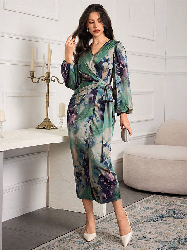 Damen Elegantes Wickelkleid mit floralen Akzenten Echo Archiv