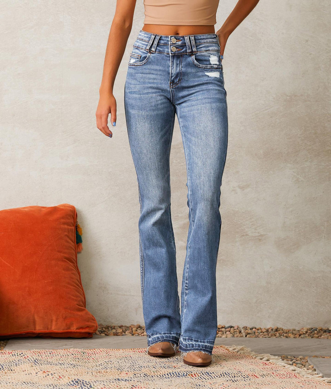 Damen nan hochtaillierte Vintage-Bootcut-Jeans mit doppelter Knopfleiste, leichtem Destroyed-Detail und ausgefranstem Saum Echo Archiv