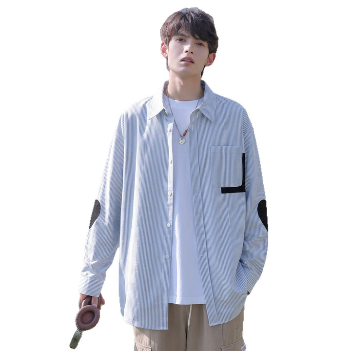 Herren Oversize-Hemd mit feinem Nadelstreifen, Kontrasttasche und Ellbogen-Patches Echoarchiv