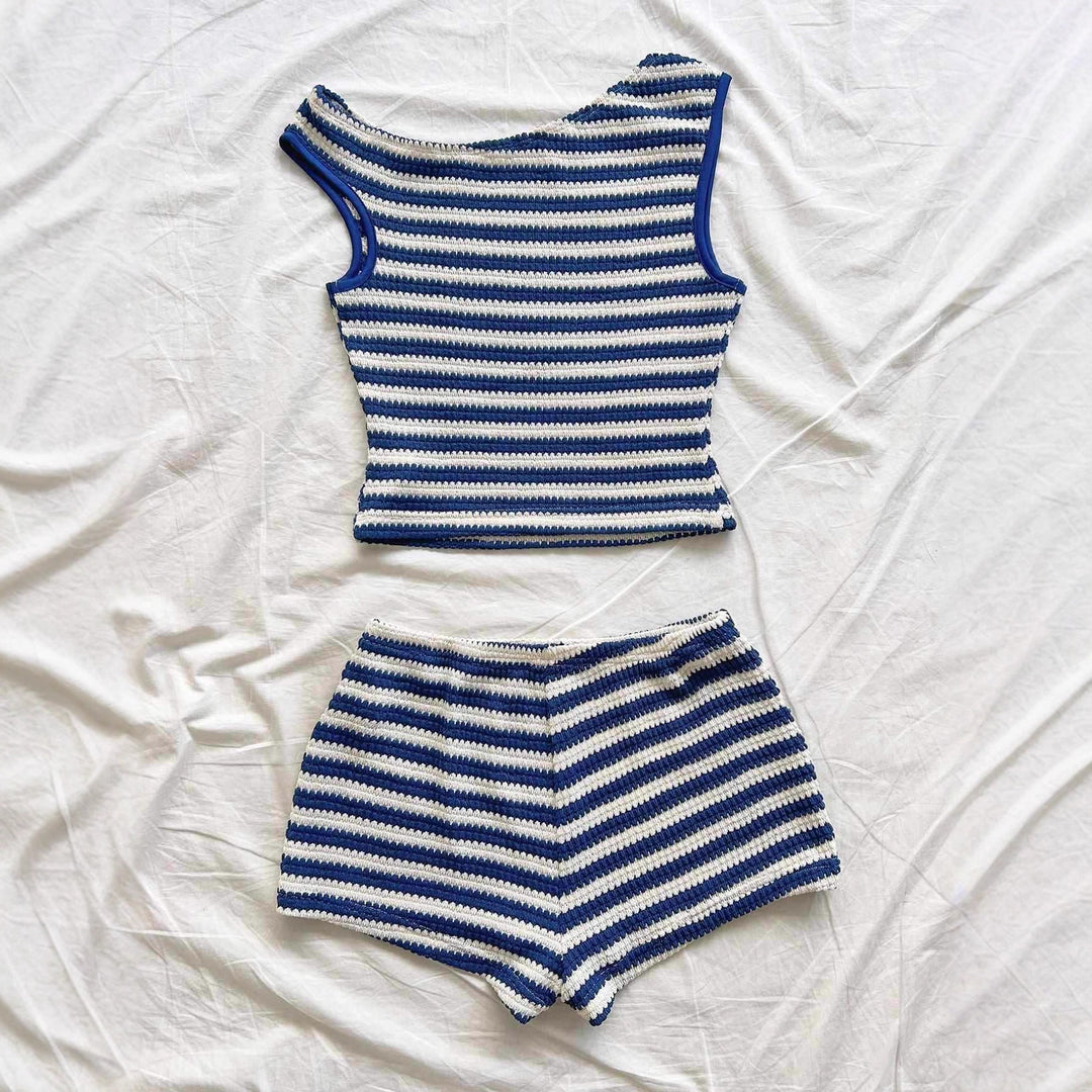 Damen Strand-Outfit mit gestreiftem Crop-Top und Shorts Echo Archiv