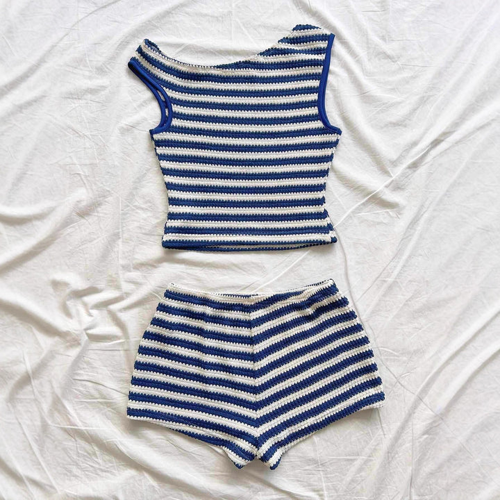 Damen Strand-Outfit mit gestreiftem Crop-Top und Shorts Echo Archiv