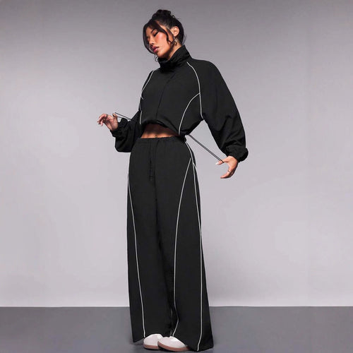 Damen sportives Cropped Windbreaker-Set mit Stehkragen Tunnelzug und reflektierenden Paspeln – Avérine
