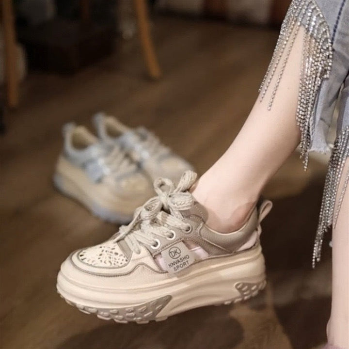 Damen Modische Sneaker mit luftigen Lochungen und dämpfender Laufsohle Echo Archiv