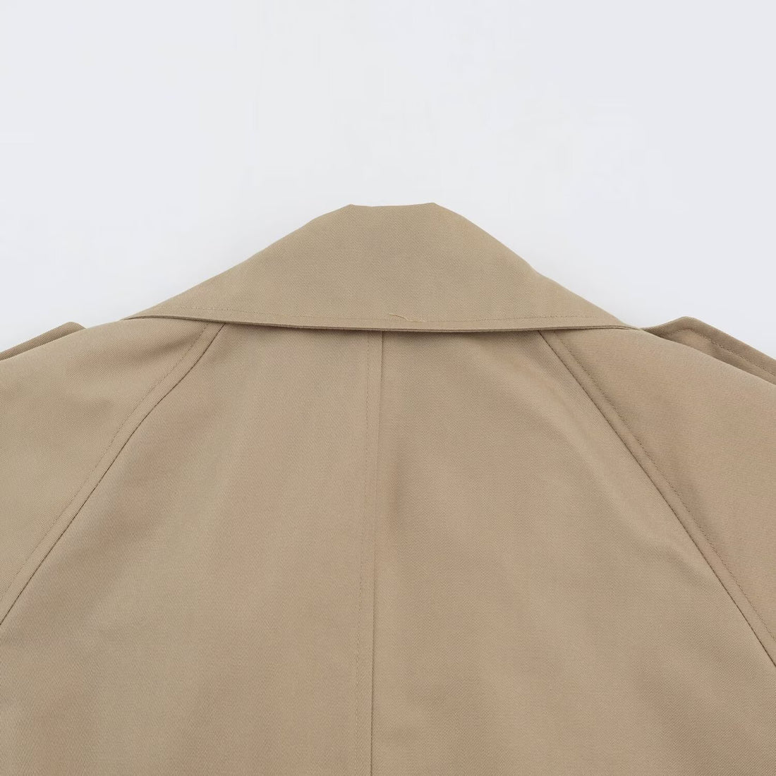 Damen Kurz geschnittener Trenchcoat mit doppelreihiger Knopfleiste Echoarchiv