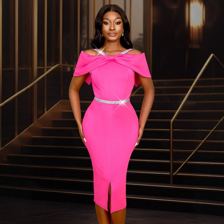 Damen figurbetontes Abendkleid mit schulterfreiem Design und funkelnden Akzenten Echo Archiv