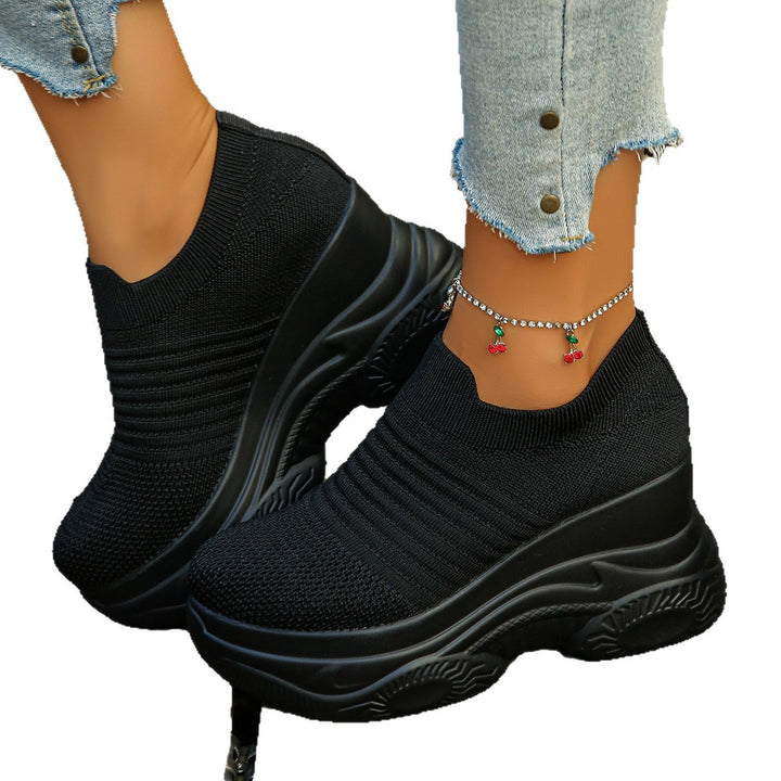 Damen Strick‑Slip‑On mit sockenähnlichem Schaft und skulptierter Keilsohle – Névara