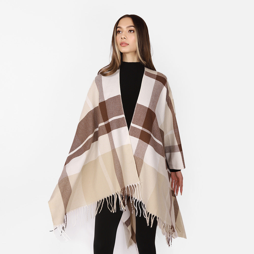 Damen Oversize-Karoponcho aus weichem Wollmix mit Fransensaum – Célinea