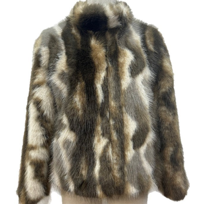 Damen Kurz geschnittene Boxy‑Kunstpelzjacke mit kontrastierendem Fleckenmuster und Standkragen Echo Archiv