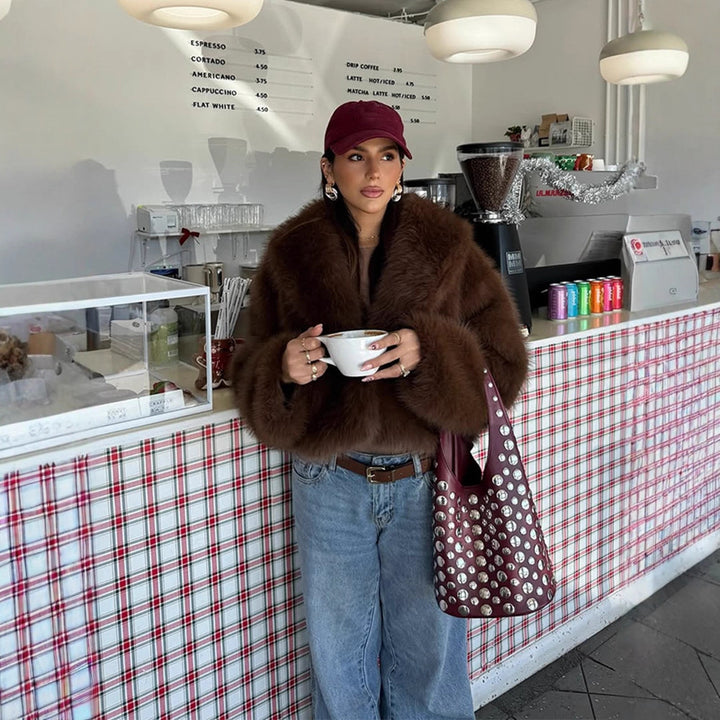 Damen Kurzmantel aus veganem Hochflor-Fauxfur mit Oversize-Schalkragen Echoarchiv