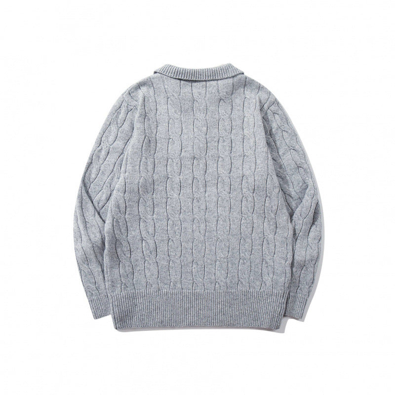 Herren Grobgestrickter Zopfmuster-Pullover mit Polokragen und V‑Ausschnitt Echo Archiv