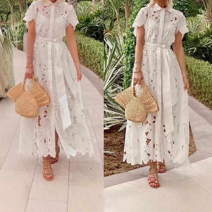 Damen nan ausgestelltes Maxikleid aus floraler Broderie mit Hemdblusenkragen, Knopfleiste und Bindegürtel Echo Archiv