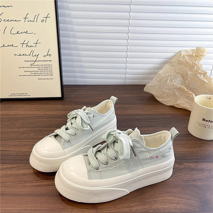 Damen Trendige Freizeitsneaker mit verspielten Rüschen-Details und dämpfender Sohle Echo Archiv