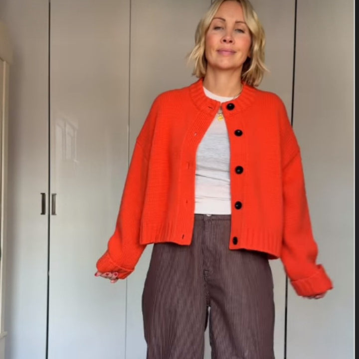 Damen Grobstrick Cropped Cardigan mit überschnittener Schulter & breiten Rippbündchen Echoarchiv