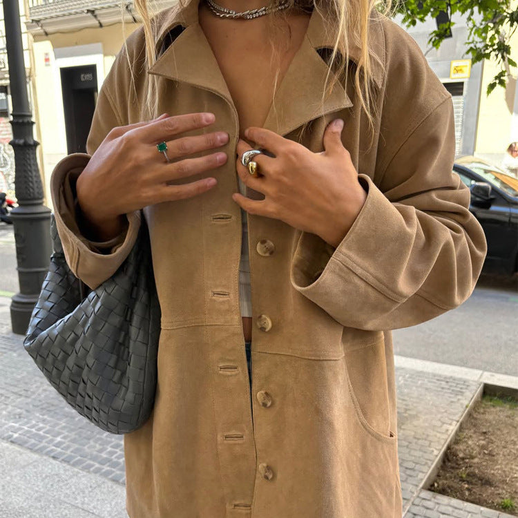 Damen Kurzmantel aus Veloursleder‑Optik mit kastiger Silhouette, Hornknopf‑Front & Eingrifftaschen Echoarchiv