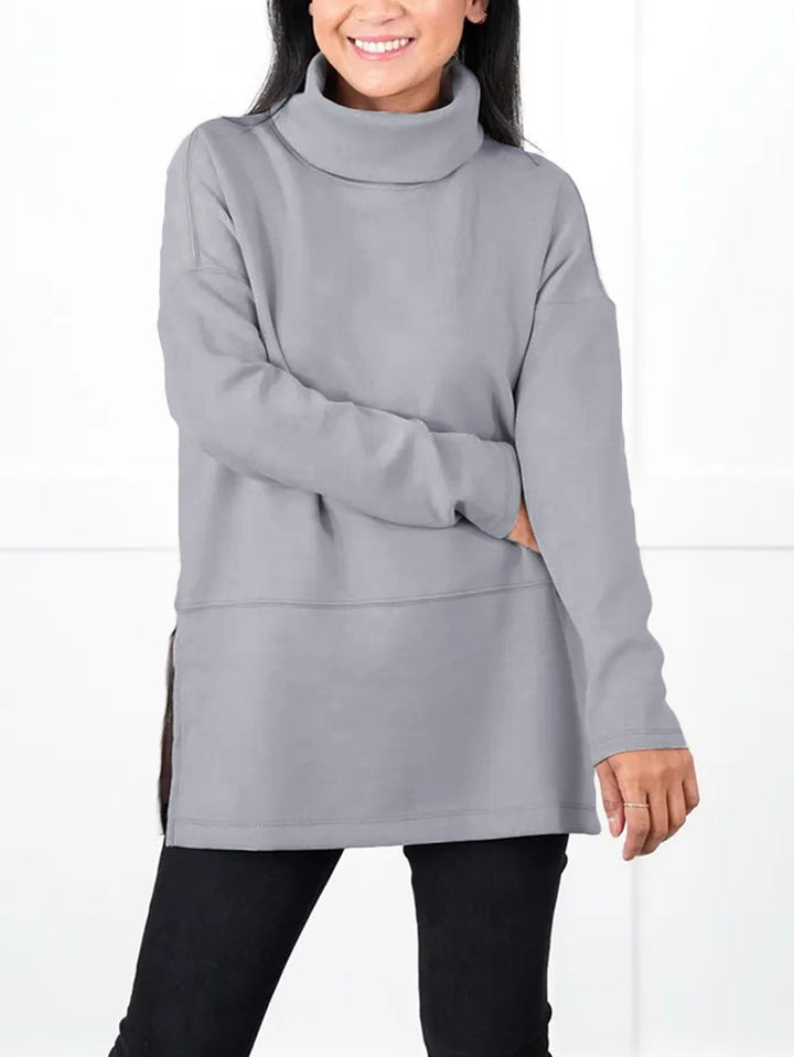 Damen Oversize Sweat-Tunika mit hohem Rollkragen, seitlichen Schlitzen und verlängertem Saum – Avérine