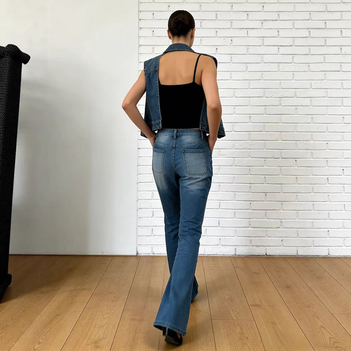 Damen Flared Jeans mit Knopfdetail und hohem Bund Echo Archiv