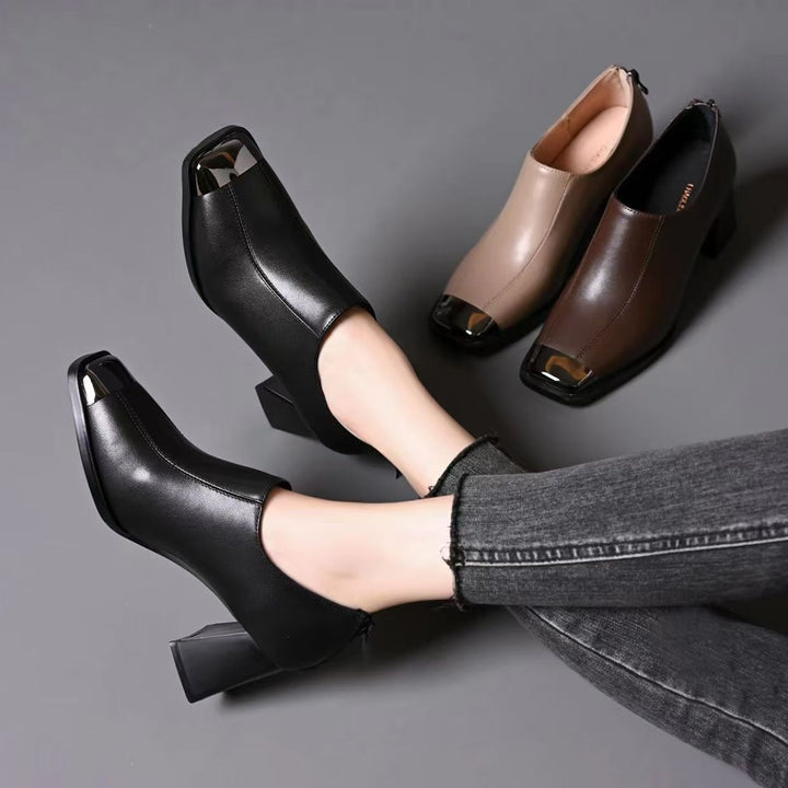 Damen Elegante Stiefeletten mit Blockabsatz und Glänzenden Akzenten Echo Archiv