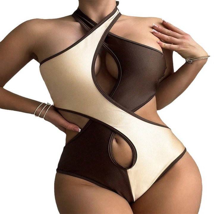 Damen Einteiliger Badeanzug mit raffiniertem Schnitt und modischem Cut-Out Echo Archiv