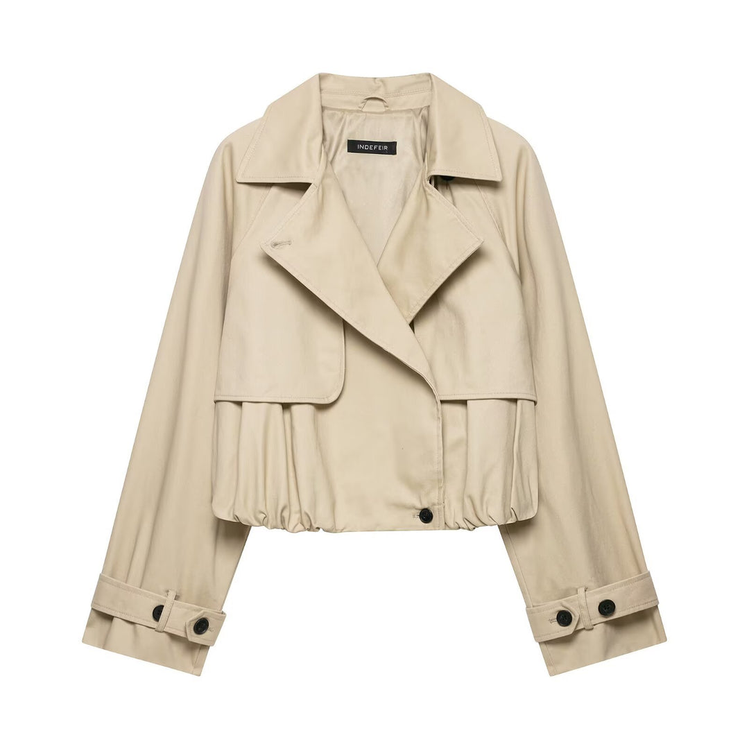 Damen 60+ Cropped Trenchblouson mit Cape‑Detail und Tunnelzugsaum Echo Archiv
