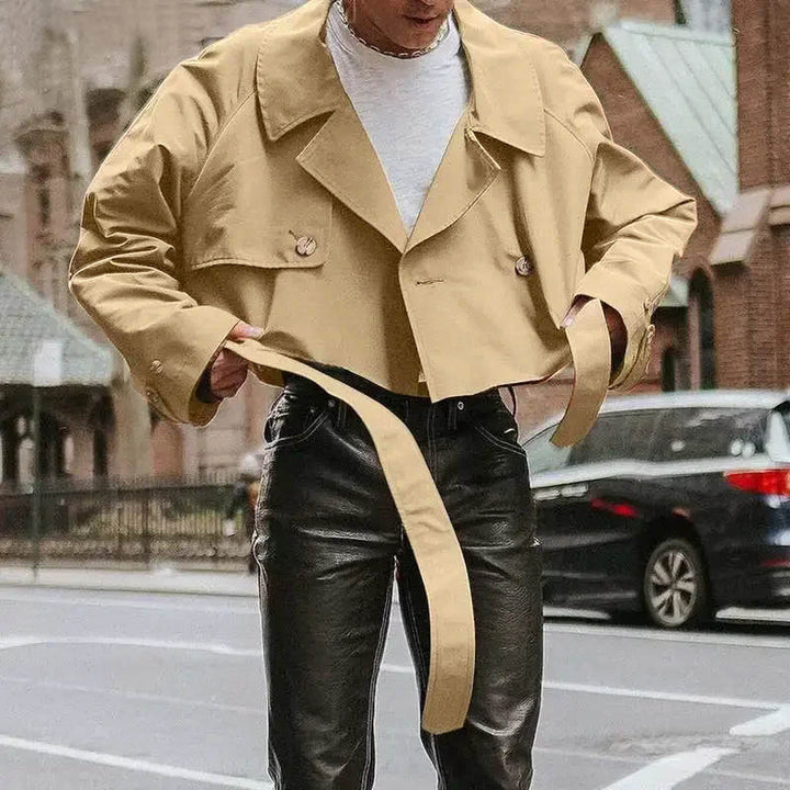 Damen Kurze Jacke mit doppelter Knopfleiste und bindbarem Saum Echoarchiv