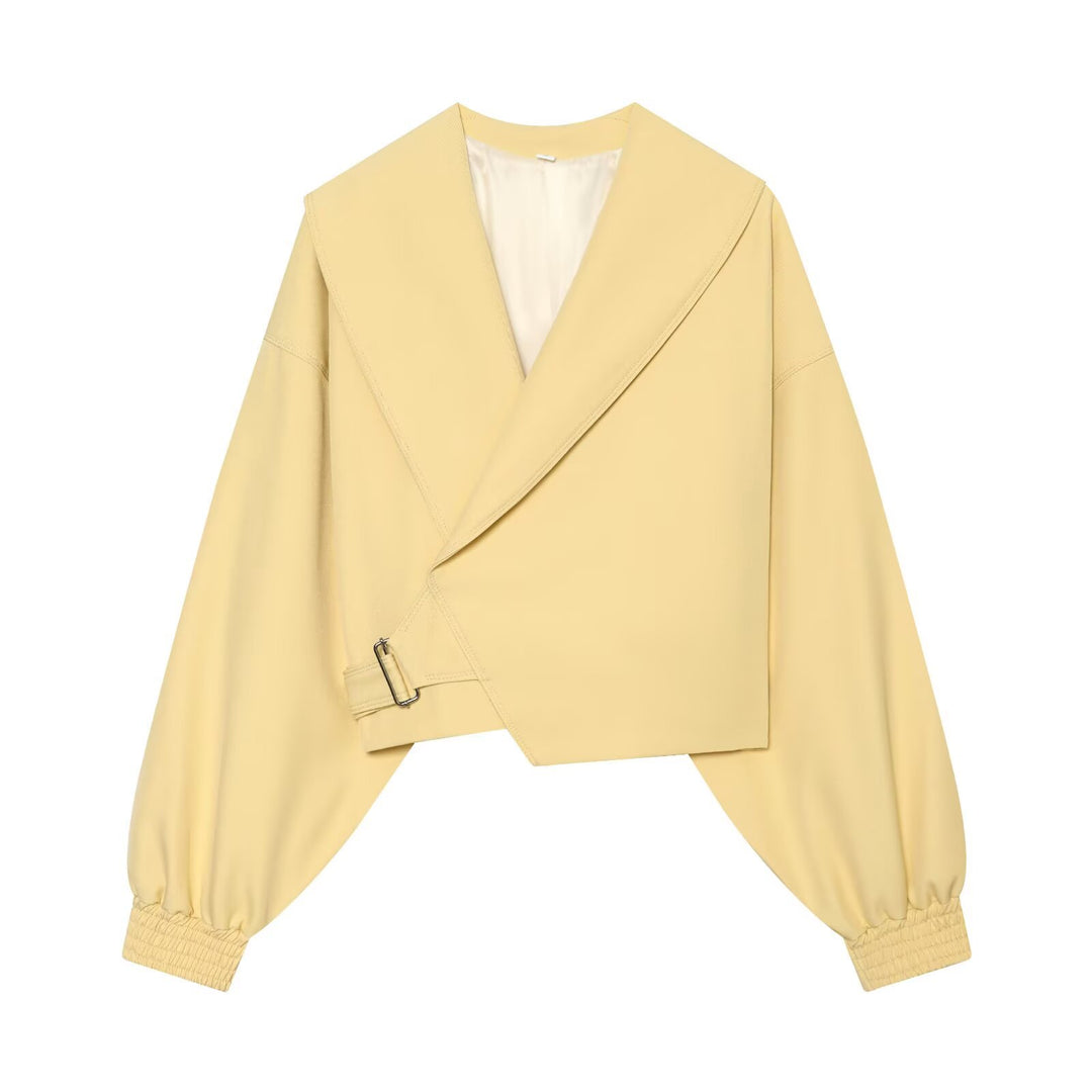 Damen Kurze Wickeljacke mit weitem Schalkragen, taillierendem Schnallenband und Ballonärmeln Echo Archiv