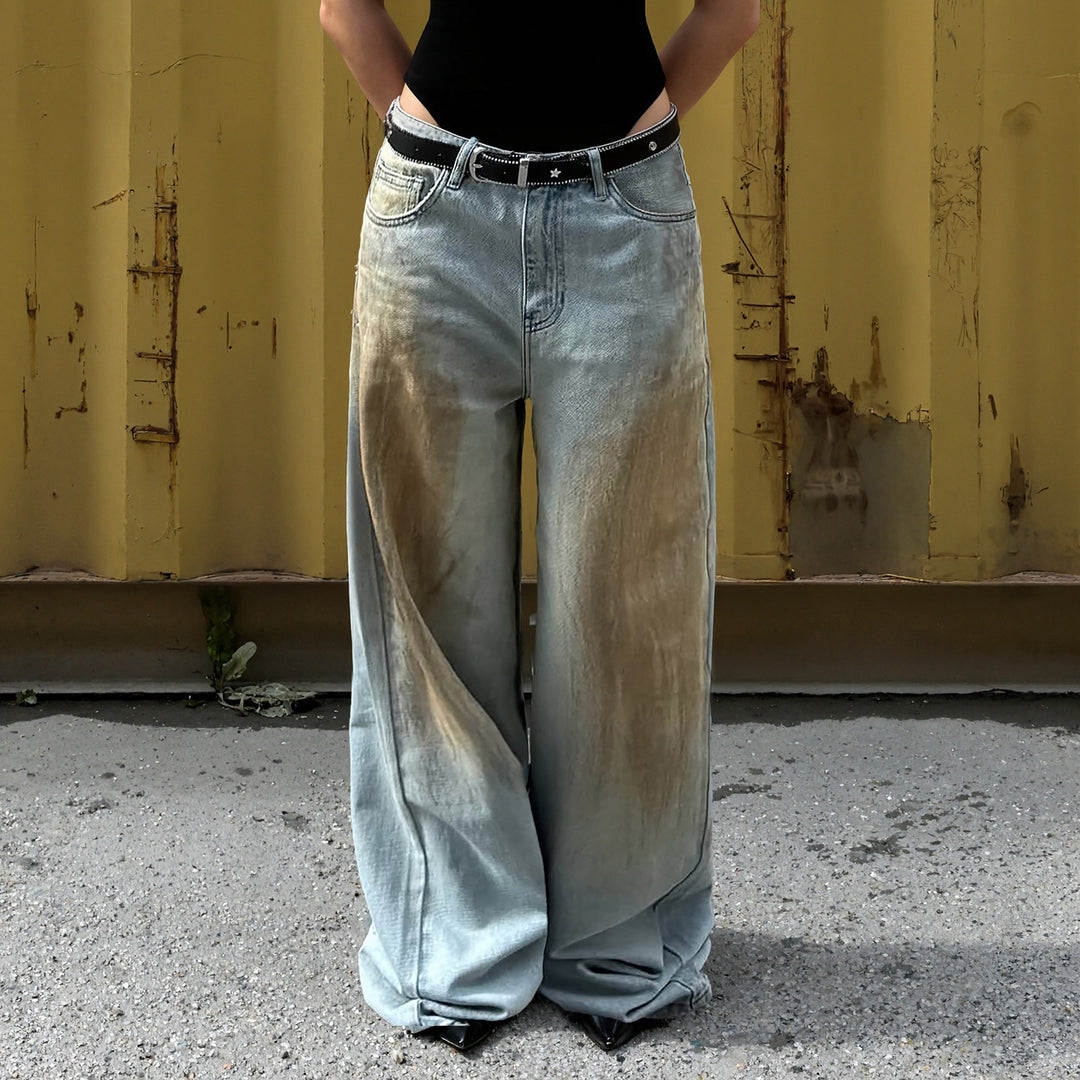Damen Extraweite Jeanshose mit tiefem Bund, weitem Schlag und Used-Waschung – Dénora
