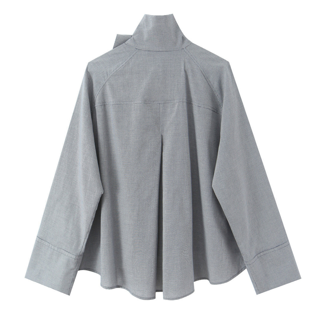 Damen Oversize-Bluse mit hohem Schalkragen und asymmetrischer Knopfleiste Echoarchiv