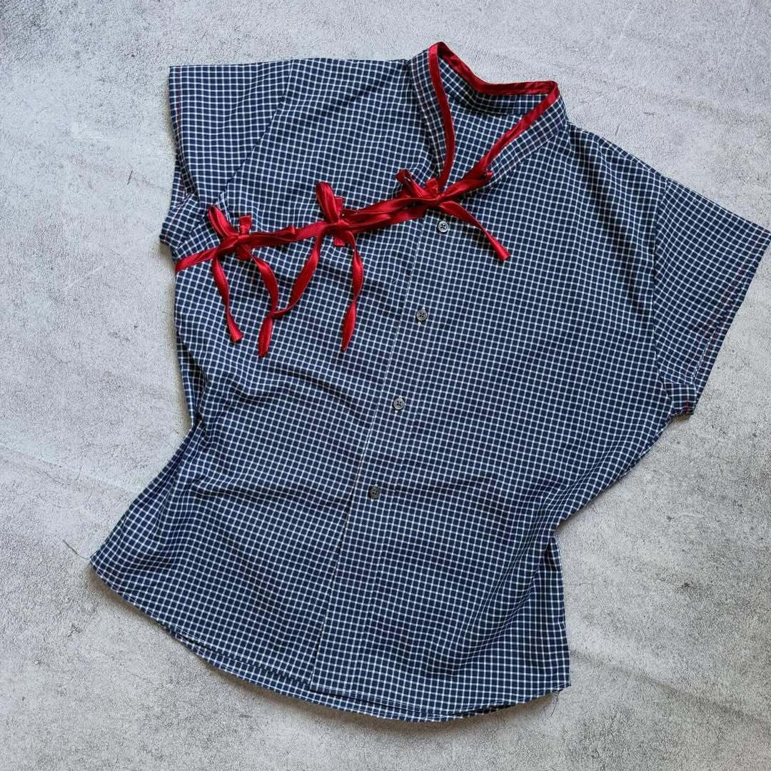 Damen Urbanes Karo-Top mit raffinierten Rüschendetails Echo Archiv