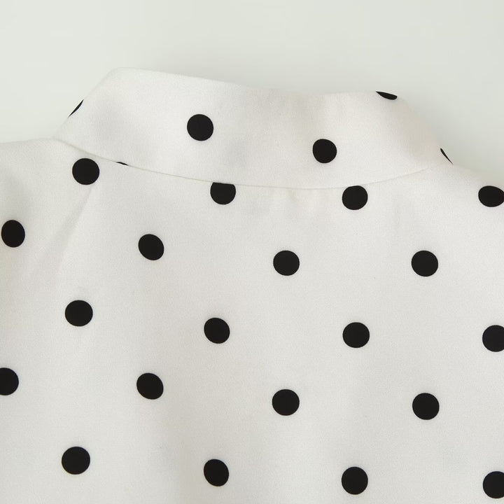 Damen Gepunktete Bluse mit Stehkragen, Puffärmeln und Peplum-Saum Echoarchiv
