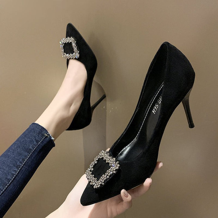 Damen Stiletto-Pumps mit spitzer Zehenpartie und funkelnder Strass-Applikation Echo Archiv