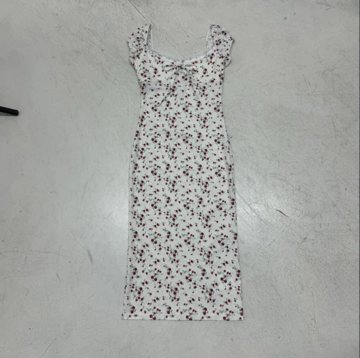 Damen Blumenbekleidung mit verspieltem Schnitt und feinen Spitzenakzenten Echo Archiv