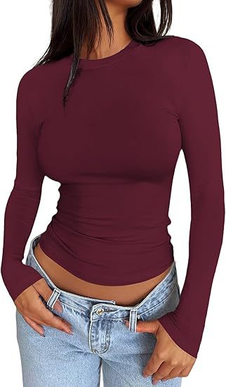 Damen Körpernahes Langarmshirt im Cropped-Look mit verlängerten Ärmeln und Daumenloch – Avérine