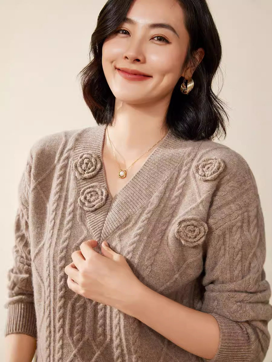 Damen Zopfmuster-V-Pullover mit dreidimensionalen Blumenapplikationen aus weichem Wollmix Echoarchiv