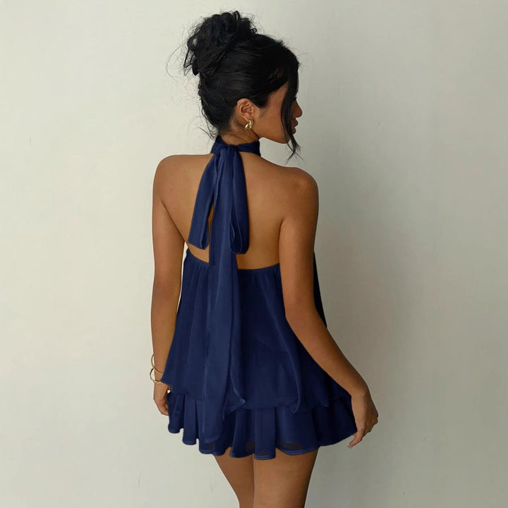 Damen Ärmelloser Chiffon-Playsuit mit hohem Stehkragen, gerafftem Oberteil und Stufen-Shorts – Solévia