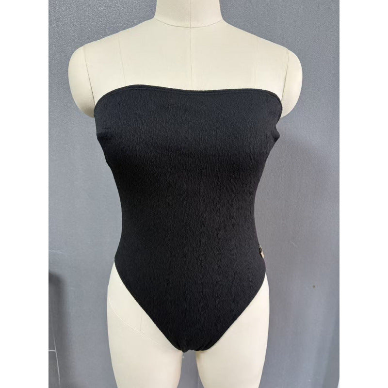 Damen Einteiliger Badeanzug mit bandeau Schnitt und figurbetonendem Design Echo Archiv