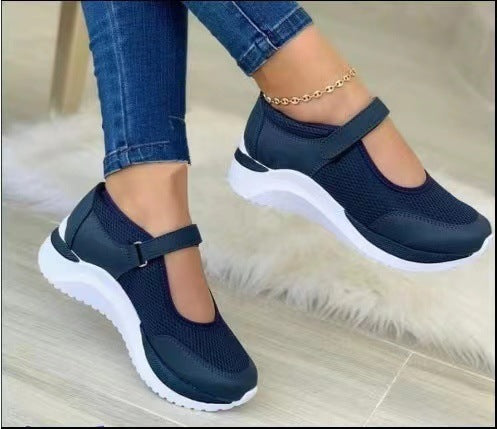 Damen Atmungsaktive Mary-Jane Sneaker mit Klettverschluss und Keilsohle – Névara